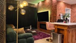 Le Velours Déco – Art Deco Retreat in East Village - Image 4