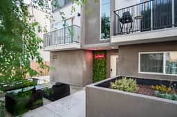 Emerald Elephas | Case Collective | NoHo - Image 5