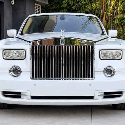 Rolls-Royce Phantom front grille, straight on