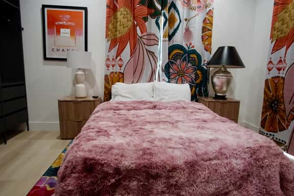 Flamingo Flat NoHo | Centrally located - Image 1
