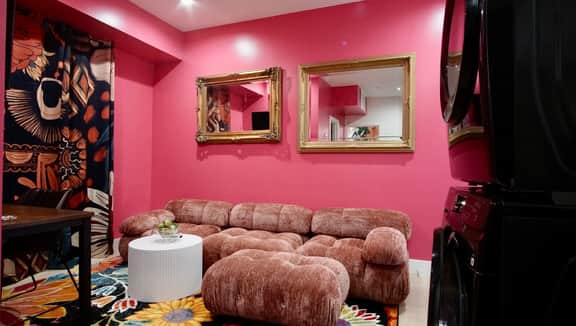 Flamingo Flat NoHo | Centrally located - Image 2