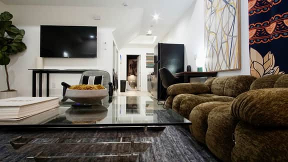 Maison Atelier | Centrally Located | Designer 1bd - Image 2
